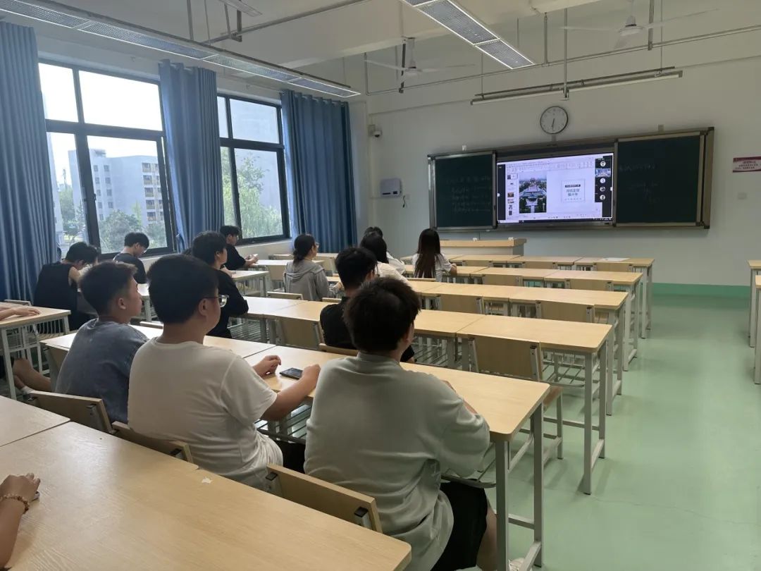 探寻古建秘密学习研究方法||文物与博物馆学院开展《历史建筑研究—以河北正定隆兴寺为例》